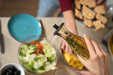 How to Choose the Right Vegetable Oil for Your Cooking Needs: Five Factors to Consider